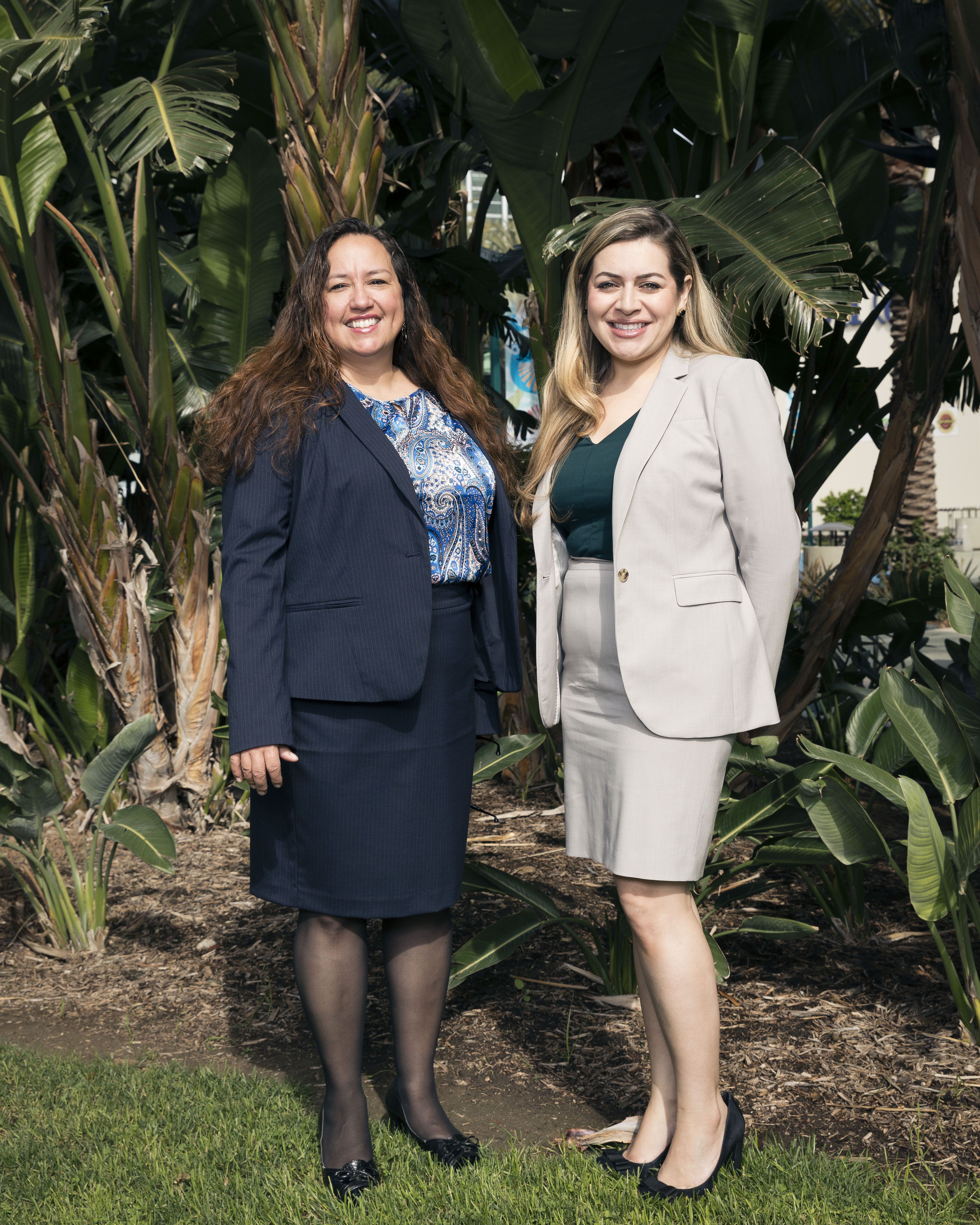 (L) Mary T. Hernández, JD ’88, and Nadia P. Bermudez, JD ’01