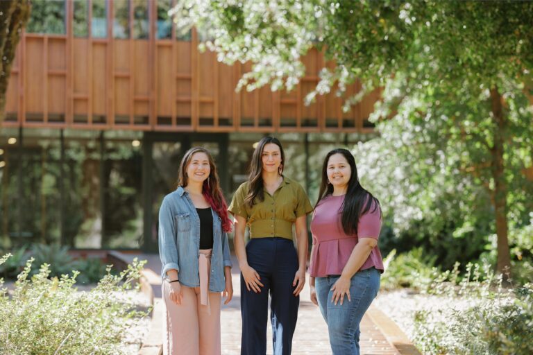 Carson Smith, JD '25, with Jasmyn Burdsall (center) and Karli Moore (right)