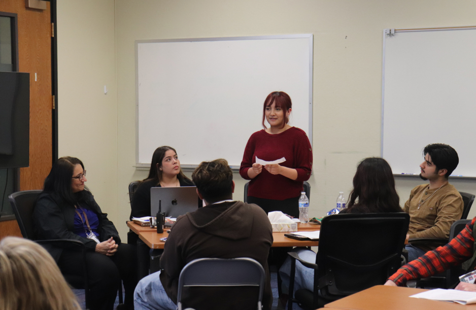 Roses Talk Law & Policy Lab practicum group discussion with students, teachers, and school administrators. (Roses Talk: Youth Participatory Action Research for Policy Impact)